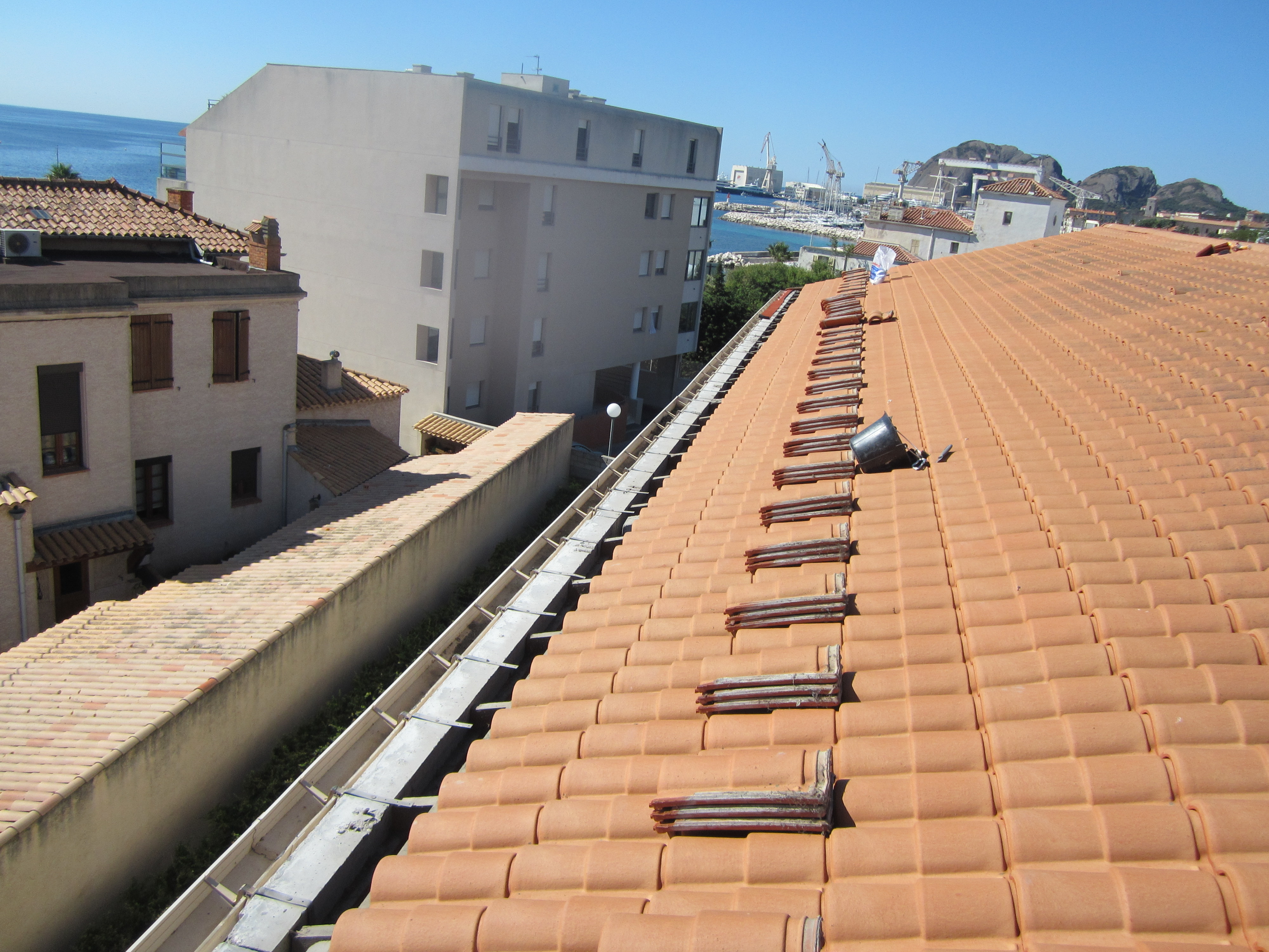 Installation d'une bande d'égout en aluminium